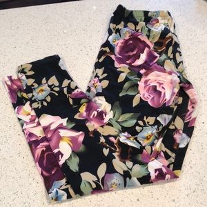 Agnes and Dora S/M leggings. NWOT. NEVER WORN.